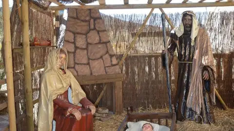 Vecinos de Villar de Rena protagonizan un belén "tradicional" compuesto por 46 figuras a tamaño real Vecinos de Villar de Rena protagonizan un belén "tradicional" compuesto por 46 figuras a tamaño real