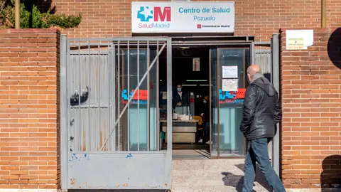 Entrada de un centro de salud. Entrada de un centro de salud.