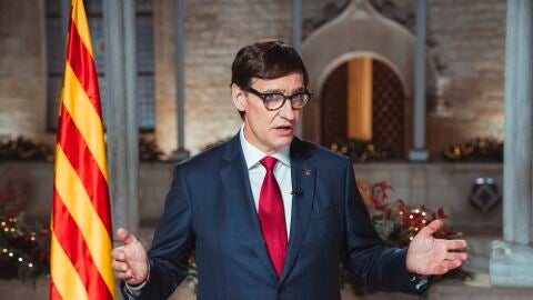 El presidente de la Generalitat de Catalu&ntilde;a, Salvador Illa, durante el discurso de Navidad en la Galeria G&ograve;tica del Palau de la Generalitat