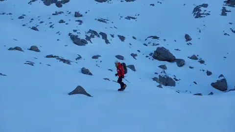 Momento de la búsqueda del joven perdido en Picos de Europa Momento de la búsqueda del joven perdido en Picos de Europa