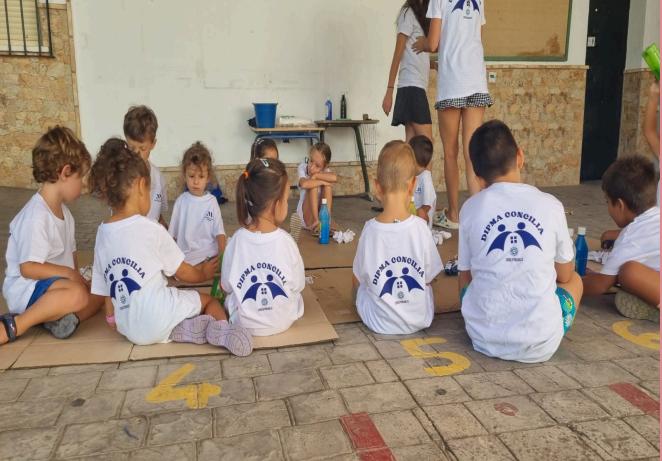 La Diputación destina 825.000 euros para ayudar a la conciliación de las familias, atendiendo a más de 3.700 menores La Diputación destina 825.000 euros para ayudar a la conciliación de las familias, atendiendo a más de 3.700 menores