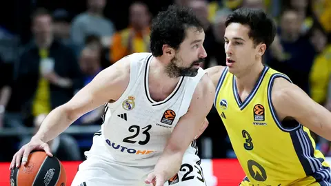 Llull ensancha su leyenda y lidera al Madrid ante el Alba Berlín Llull ensancha su leyenda y lidera al Madrid ante el Alba Berlín