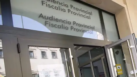 Puerta de acceso a la Audiencia Provincial de Alicante Puerta de acceso a la Audiencia Provincial de Alicante