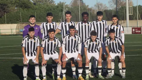 Los jugadores del filial del Castellón posan antes de un partido Los jugadores del filial del Castellón posan antes de un partido