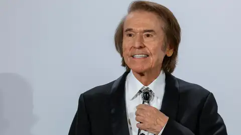 Imagen de archivo del cantante Raphael. Imagen de archivo del cantante Raphael.