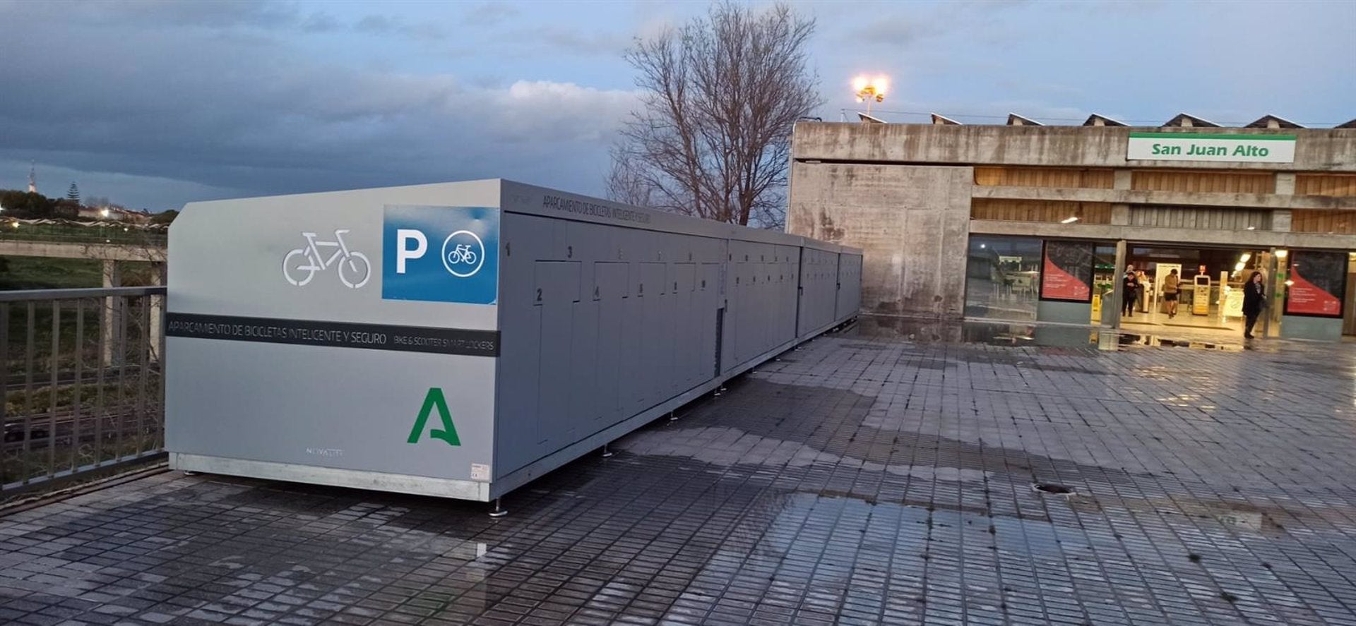 Fallece un hombre de 81 años junto a la estación de Metro de San Juan Alto Fallece un hombre de 81 años junto a la estación de Metro de San Juan Alto