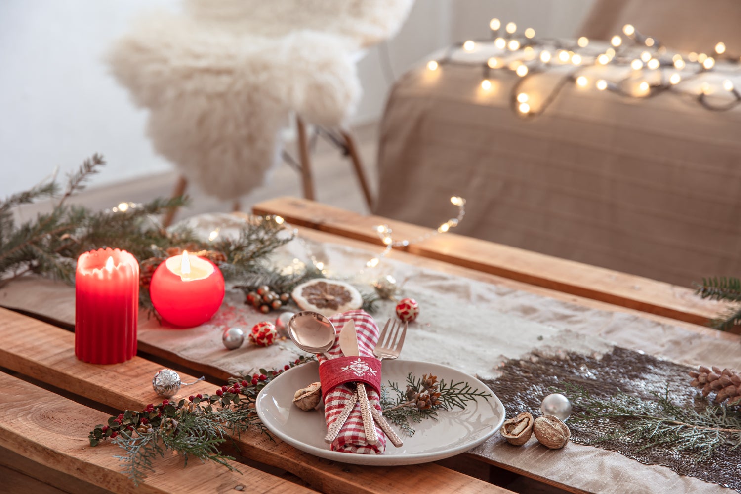Mesa con decoración navideña Mesa con decoración navideña