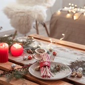 Mesa con decoración navideña Mesa con decoración navideña