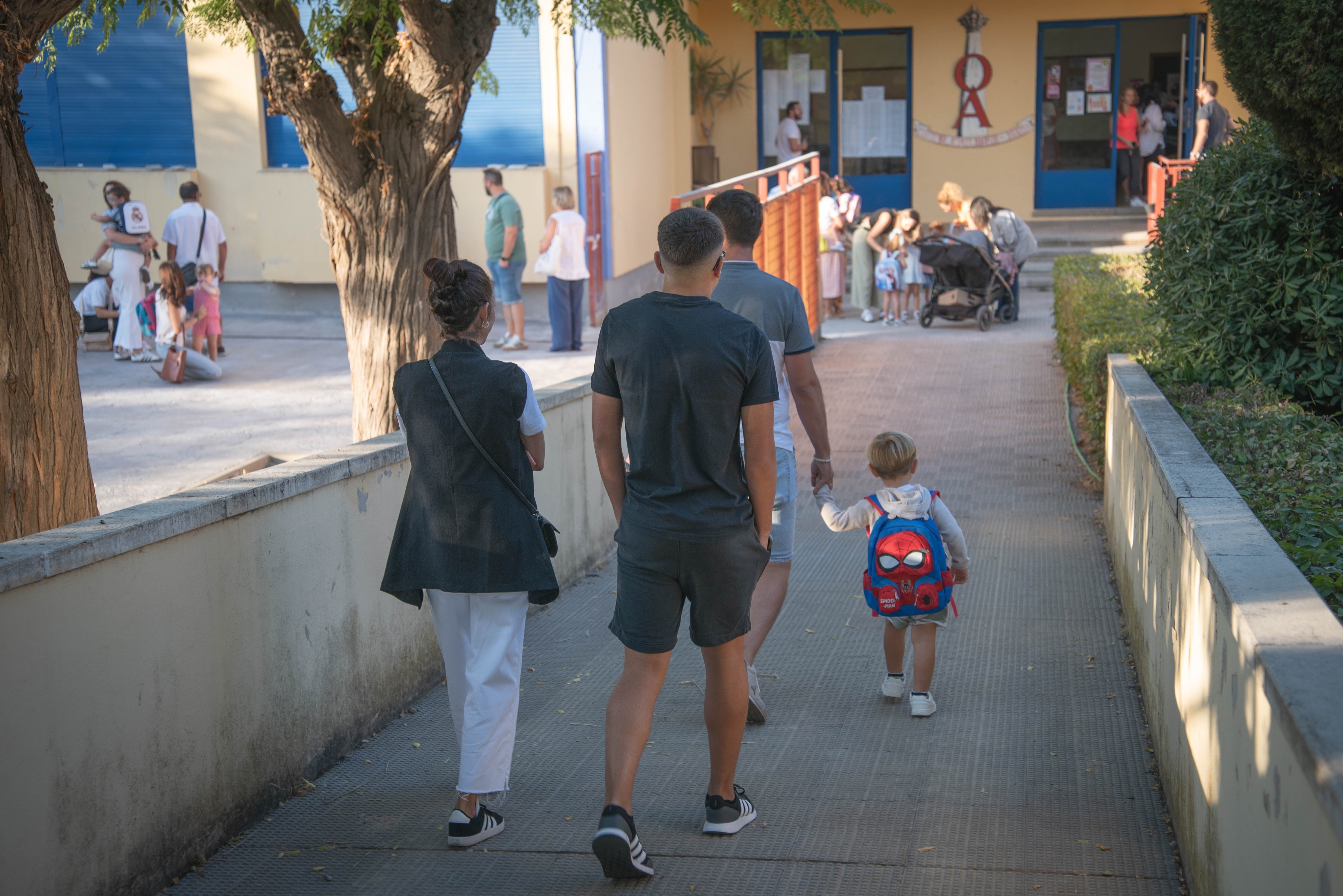 Más de 18.800 docentes extremeños cobrarán en sus nóminas de enero la subida mensual de 80 euros Más de 18.800 docentes extremeños cobrarán en sus nóminas de enero la subida mensual de 80 euros