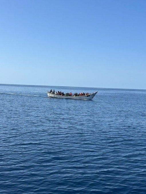 Salvamento rescata a unas 240 personas de cuatro neumáticas y las traslada a Lanzarote Salvamento rescata a unas 240 personas de cuatro neumáticas y las traslada a Lanzarote