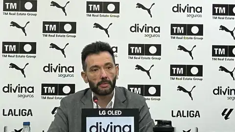 Carlos Corberán: "Estoy convencido que estos jugadores pueden dar más nivel porque lo he visto" Carlos Corberán: "Estoy convencido que estos jugadores pueden dar más nivel porque lo he visto"