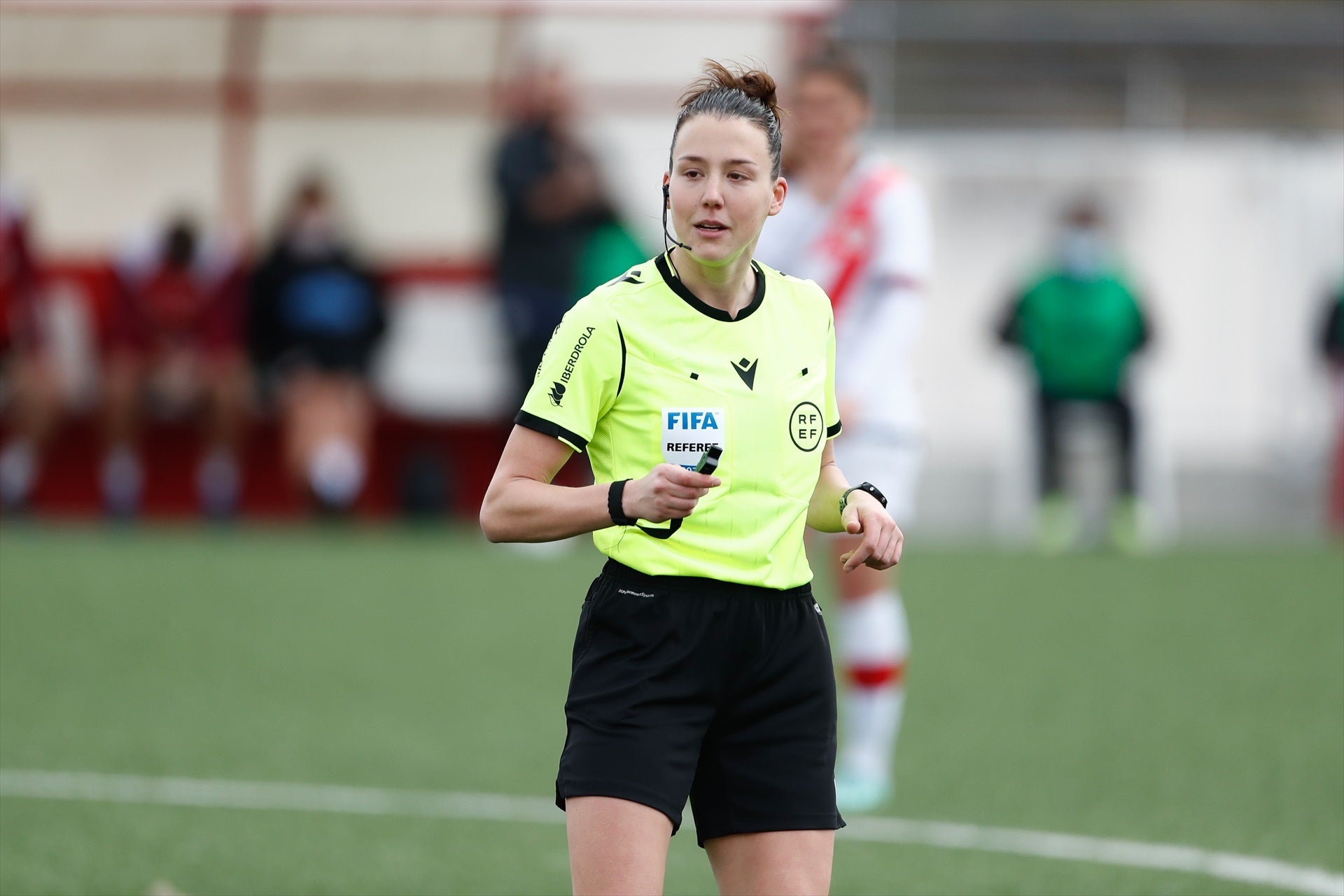 La árbitra Olatz Rivera, ascendida a la categoría élite de la UEFA: "Fue una sorpresa y el mejor regalo para Navidad" episode artwork