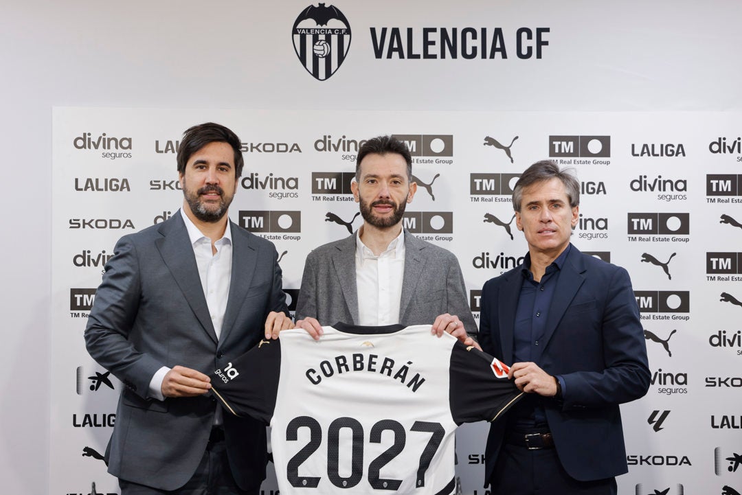 Carlos Corberán en su presentación como nuevo entrenador del Valencia Carlos Corberán en su presentación como nuevo entrenador del Valencia