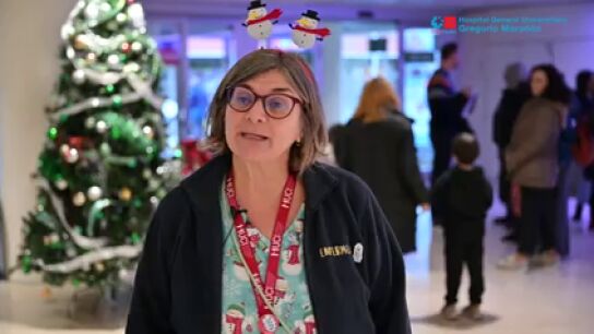 Más de 20 niños pacientes del Gregorio Marañón disfrutan de las 'luces de Navidad' con dos autobuses especiales para ellos