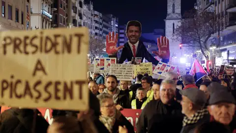 Tercera manifestación desde las riadas e inundaciones que a finales de octubre causaron en Valencia al menos 223 fallecidos. Tercera manifestación desde las riadas e inundaciones que a finales de octubre causaron en Valencia al menos 223 fallecidos.