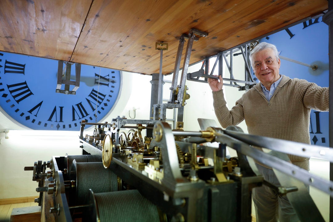 El reloj de la Puerta del Sol, a punto para las campanadas de la última noche del año El reloj de la Puerta del Sol, a punto para las campanadas de la última noche del año