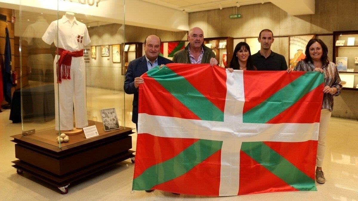 La Federación Internacional de Pelota reconoce a Euskadi como miembro independiente y oficializa la selección vasca La Federación Internacional de Pelota reconoce a Euskadi como miembro independiente y oficializa la selección vasca