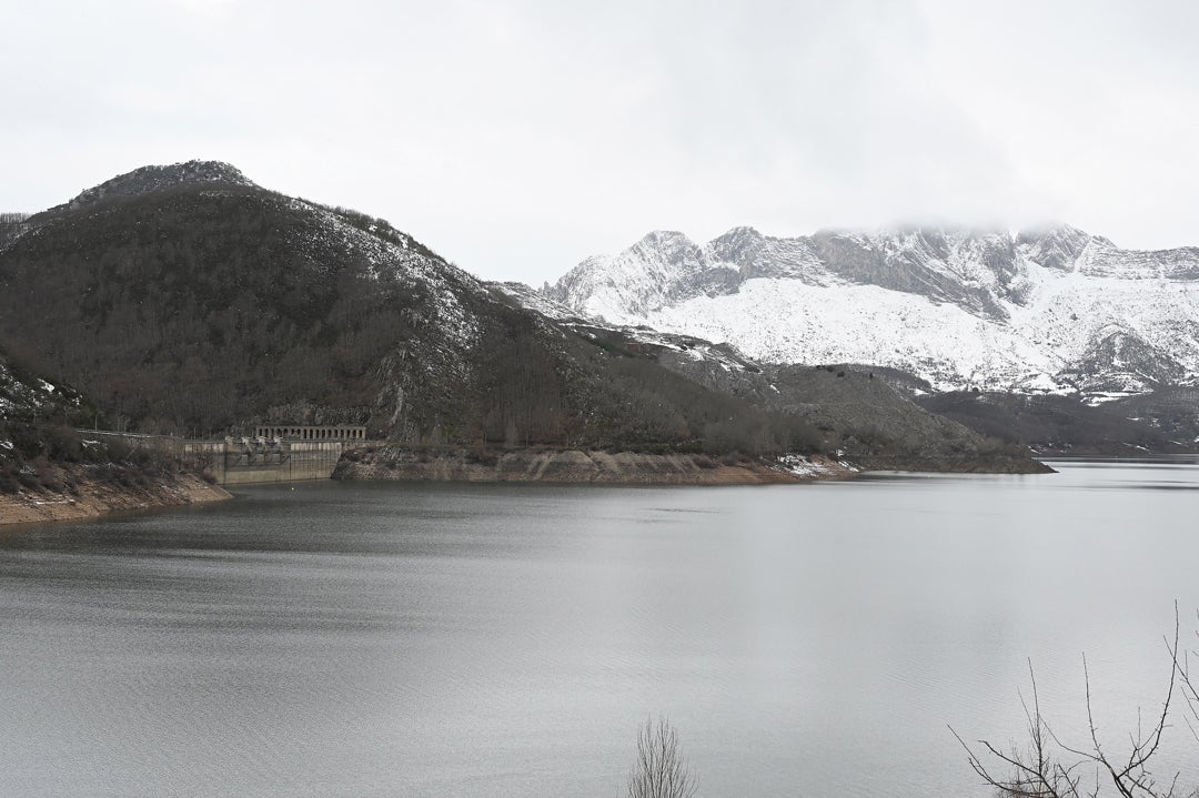 La escasez de lluvia en Navidad aboca a los embalses a perder el superávit de agua alcanzado en Semana Santa La escasez de lluvia en Navidad aboca a los embalses a perder el superávit de agua alcanzado en Semana Santa