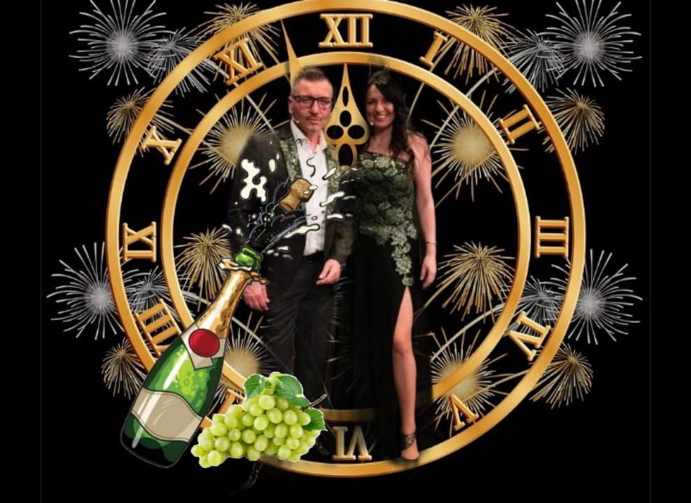 Miguel Noguera da el 'campanazo' junto a Luz Sigüenza en más de uno Alicante en su último programa de 2024 Miguel Noguera da el 'campanazo' junto a Luz Sigüenza en más de uno Alicante en su último programa de 2024