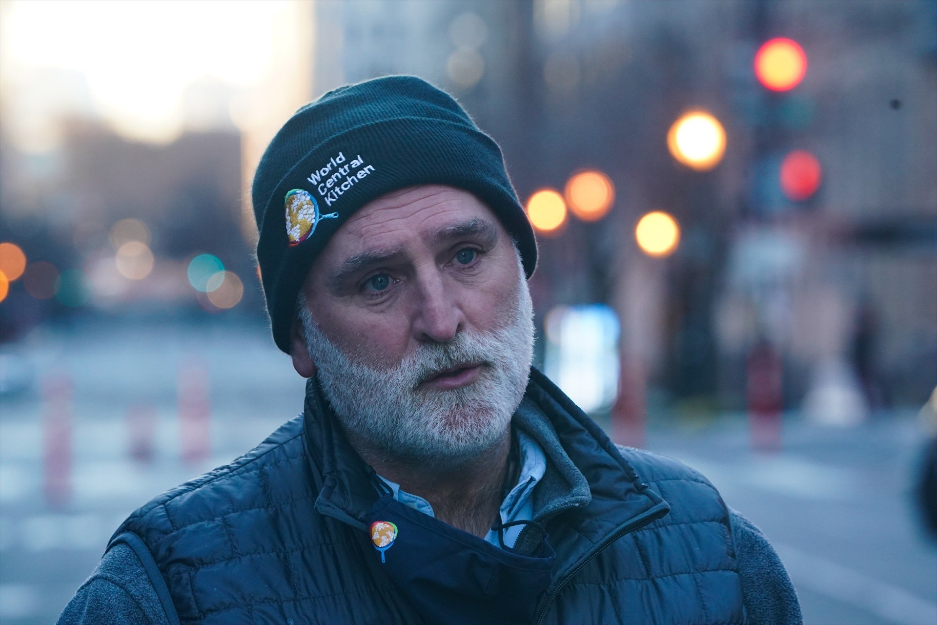 El chef José Andrés responde sobre lo que pasó con los Reyes en Paiporta: "En cualquier otro país..." El chef José Andrés responde sobre lo que pasó con los Reyes en Paiporta: "En cualquier otro país..."