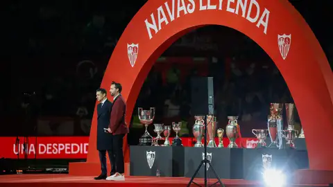 Jesús Navas se despide con honores como leyenda del Sevilla en un Sánchez Pizjuán lleno Jesús Navas se despide con honores como leyenda del Sevilla en un Sánchez Pizjuán lleno