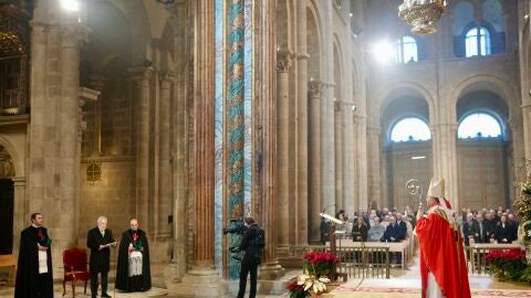 El delegado regio Miguel Santalices recuerda en la Ofrenda al Apóstol Santiago a las víctimas de la DANA y reclama un sistema de financiación "por encima de los territorios"