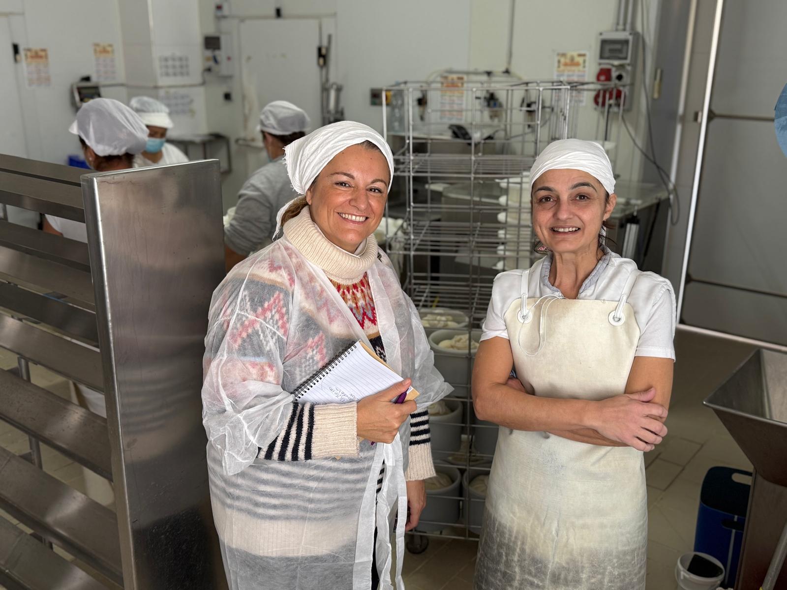 La maestra quesera Toñi Ronda, de Callosa d'en Sarrià, nos devela los secretos de los quesos más premiados de Europa La maestra quesera Toñi Ronda, de Callosa d'en Sarrià, nos devela los secretos de los quesos más premiados de Europa