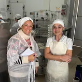 Toñi Ronda, en la quesería de Callosa, entrevistada por Raquel López Toñi Ronda, en la quesería de Callosa, entrevistada por Raquel López