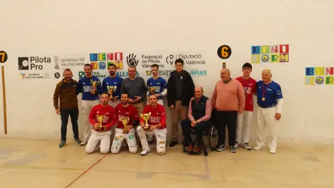 Salva Palau, Pere y Bueno se alzan con el trigésimo quinto ‘Trofeu Nadal’ de pilota de Benidorm Salva Palau, Pere y Bueno se alzan con el trigésimo quinto ‘Trofeu Nadal’ de pilota de Benidorm