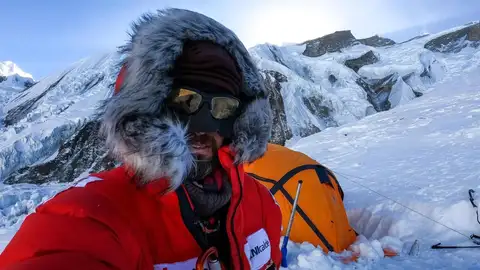 Alex Txikon se recupera "favorablemente" tras ser intervenido de urgencia de apendicitis en Katmandú Alex Txikon se recupera "favorablemente" tras ser intervenido de urgencia de apendicitis en Katmandú