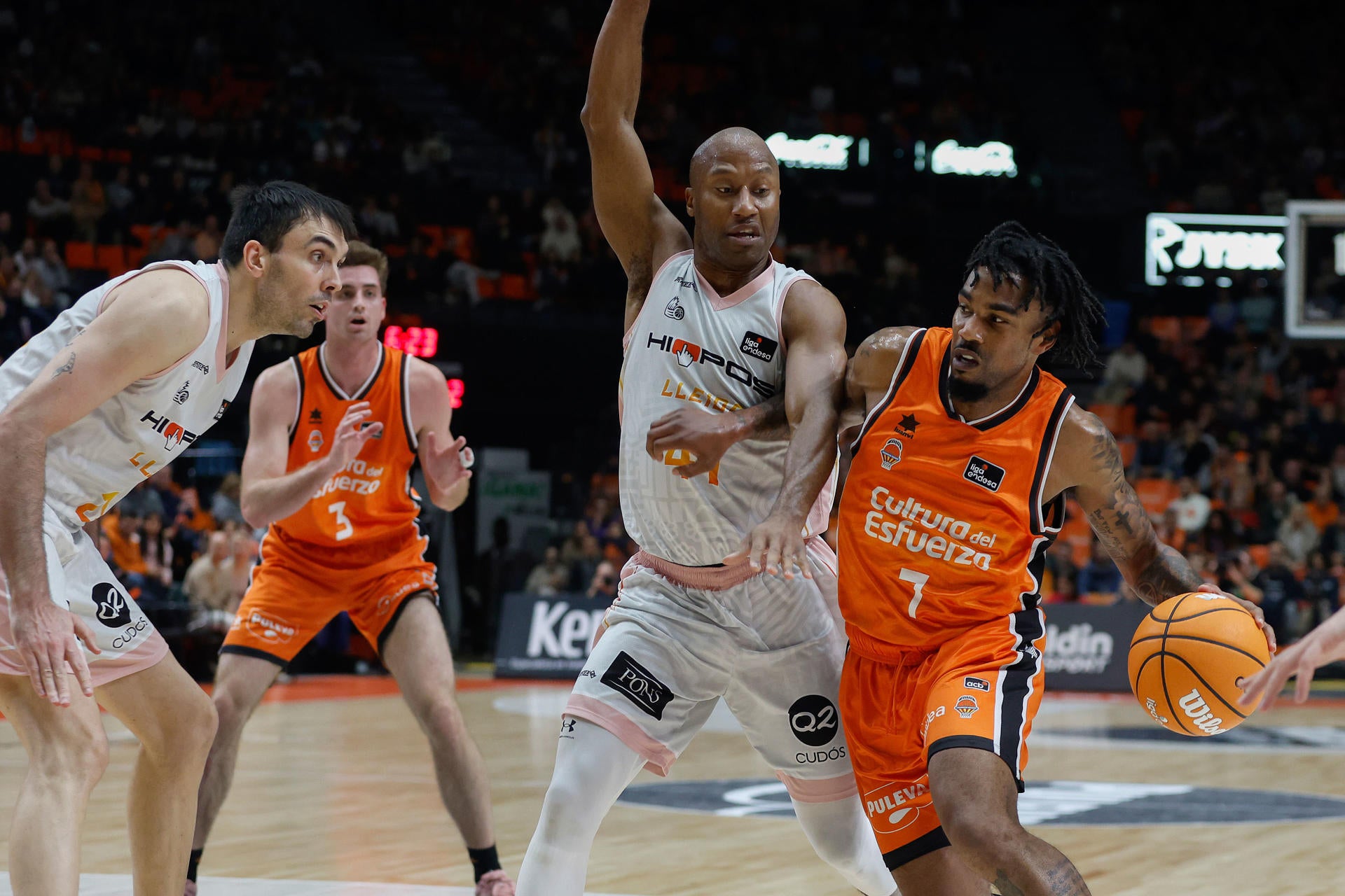 Pedro Martínez y su Staff le dan la vuelta a un Valencia Basket de récord Pedro Martínez y su Staff le dan la vuelta a un Valencia Basket de récord