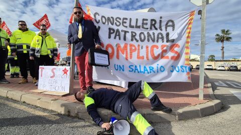 Una de las movilizaciones del sector en este &uacute;ltimo mes, escenificando su reivindicaci&oacute;n ante patronal y Conselleria
