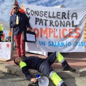 Una de las movilizaciones del sector en este último mes, escenificando su reivindicación ante patronal y Conselleria