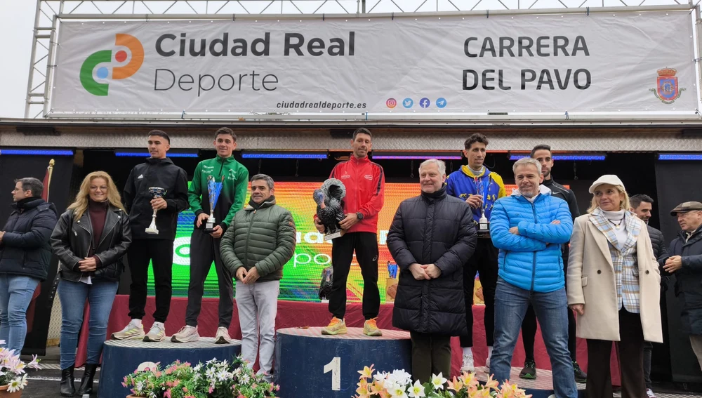 Tres primeros en la categoría masculina Tres primeros en la categoría masculina