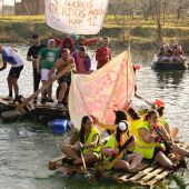 Baño y reivindicación para despedir el año en el río Bullaque