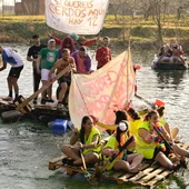 Baño y reivindicación para despedir el año en el río Bullaque Baño y reivindicación para despedir el año en el río Bullaque