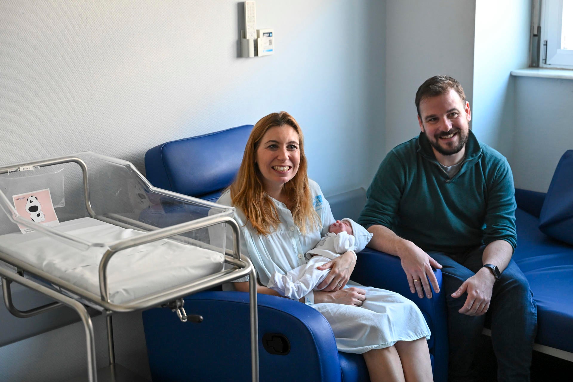 Lucía, la primera madrileña de 2025, en brazos de su madre en el Hospital Universitario de Torrejón de Ardoz (Madrid) Lucía, la primera madrileña de 2025, en brazos de su madre en el Hospital Universitario de Torrejón de Ardoz (Madrid)