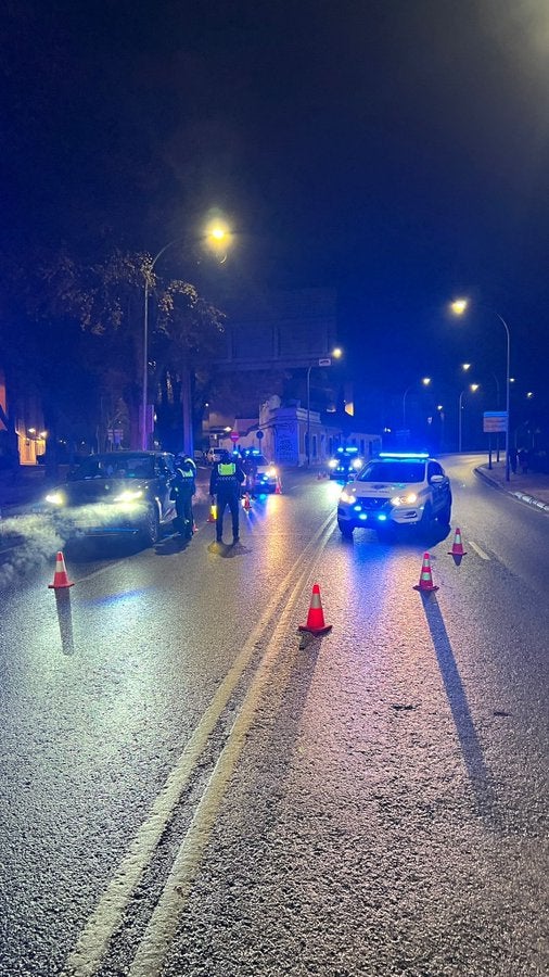Detienen en Ciudad Real a una mujer que amenazó a la gente con un cuchillo y una botella fracturada Detienen en Ciudad Real a una mujer que amenazó a la gente con un cuchillo y una botella fracturada