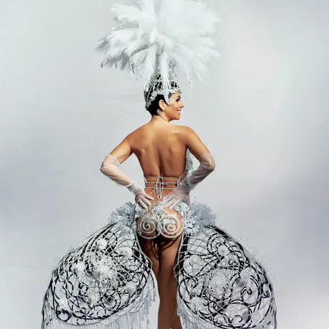 Cristina Pedroche hace un homenaje a la leche materna con su vestido en las campanadas