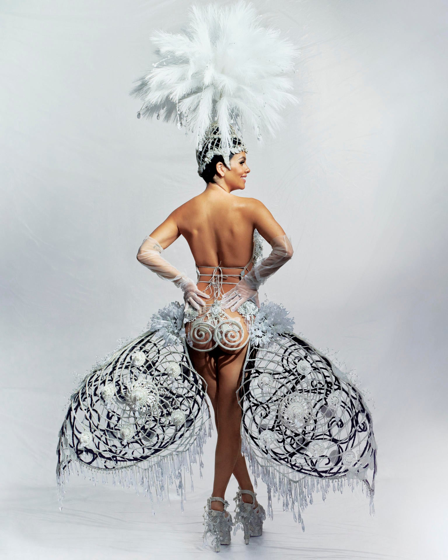 Cristina Pedroche hace un homenaje a la leche materna con su vestido en las campanadas Cristina Pedroche hace un homenaje a la leche materna con su vestido en las campanadas