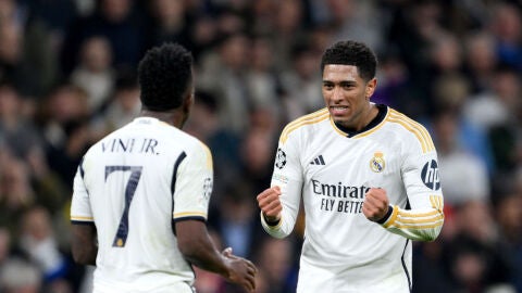 Vinicius y Bellingham celebran un gol con el Real Madrid