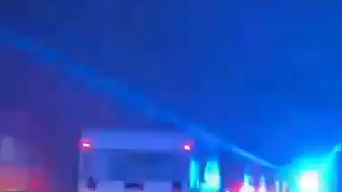 Vehículos dirigiéndose por la autovía a la fiesta rave en las inmediaciones del aeropuerto de Ciudad Real Vehículos dirigiéndose por la autovía a la fiesta rave en las inmediaciones del aeropuerto de Ciudad Real