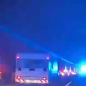 Vehículos dirigiéndose por la autovía a la fiesta rave en las inmediaciones del aeropuerto de Ciudad Real Vehículos dirigiéndose por la autovía a la fiesta rave en las inmediaciones del aeropuerto de Ciudad Real