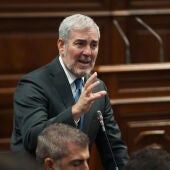 Imagen de archivo del Presidente del Gobierno de Canarias, Fernando Clavijo en una intervención en el Parlamento de Canarias