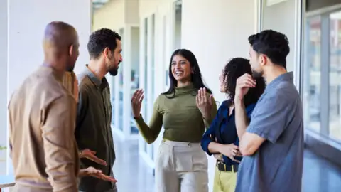 ¿Hablas sin filtro? Siete frases que dicen más de ti de lo que imaginas, según la psicología ¿Hablas sin filtro? Siete frases que dicen más de ti de lo que imaginas, según la psicología