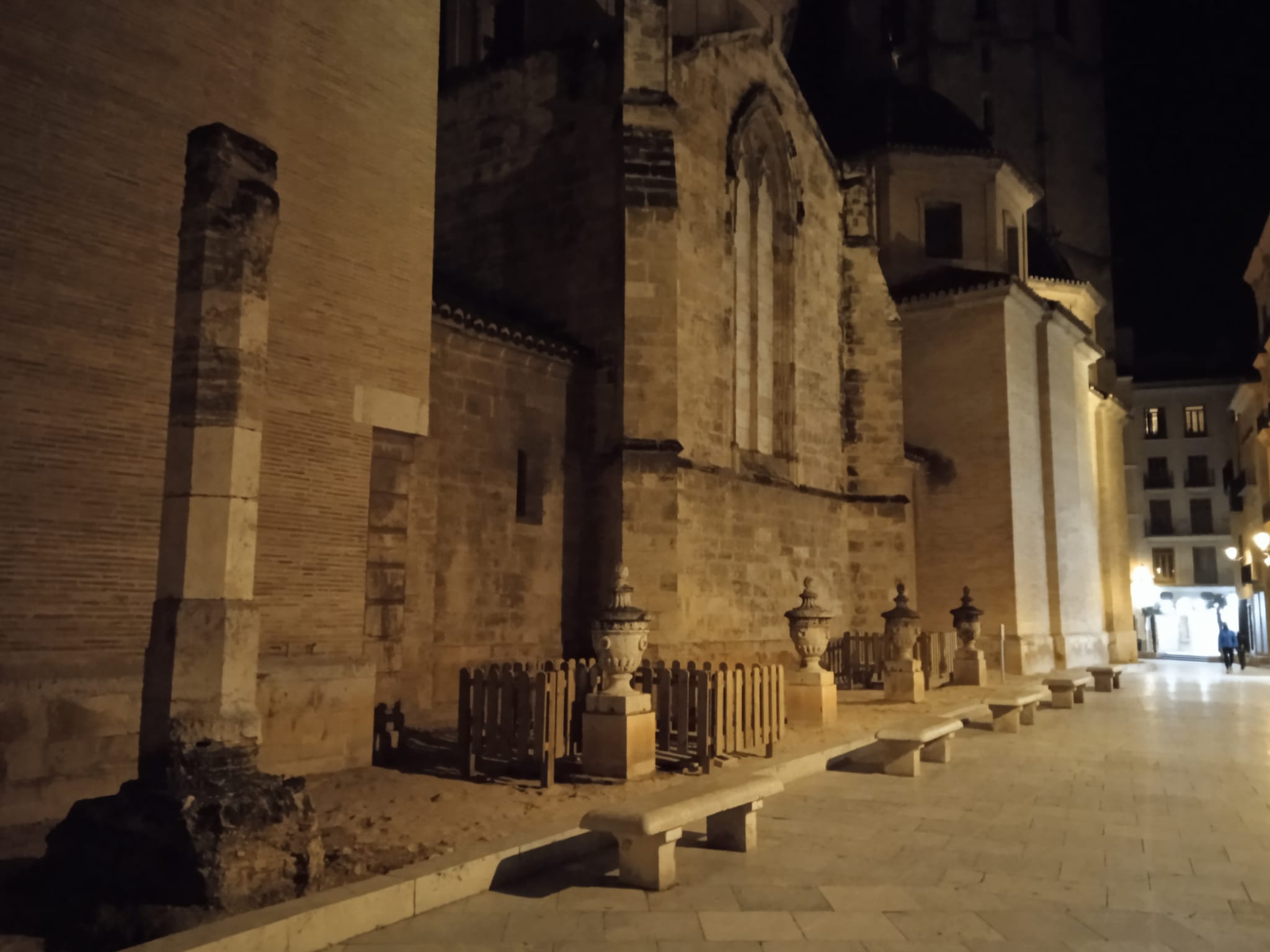 Finalizan los trabajos para mejorar la visibilidad de la fachada oeste de la Catedral de València Finalizan los trabajos para mejorar la visibilidad de la fachada oeste de la Catedral de València