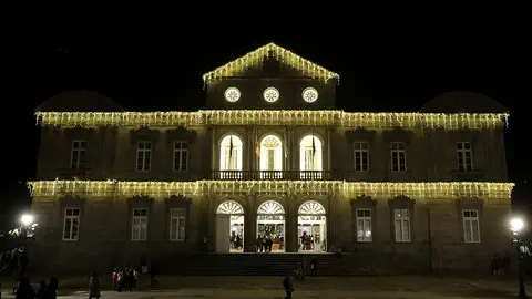 A Deputación de Pontevedra recibe este venres aos Reis Magos por primeira vez na súa historia As súas maxestades recollerán as cartas das nenas e nenos que se acheguen ao Pazo provincial despois de visitar a rapazada do Centro Príncipe Felipe.
