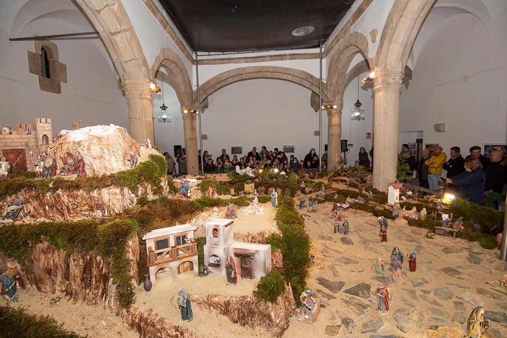 Casi 170 figuras humanas y más de 130 de animales componen el Belén Monumental de la Diputación de Cáceres Casi 170 figuras humanas y más de 130 de animales componen el Belén Monumental de la Diputación de Cáceres