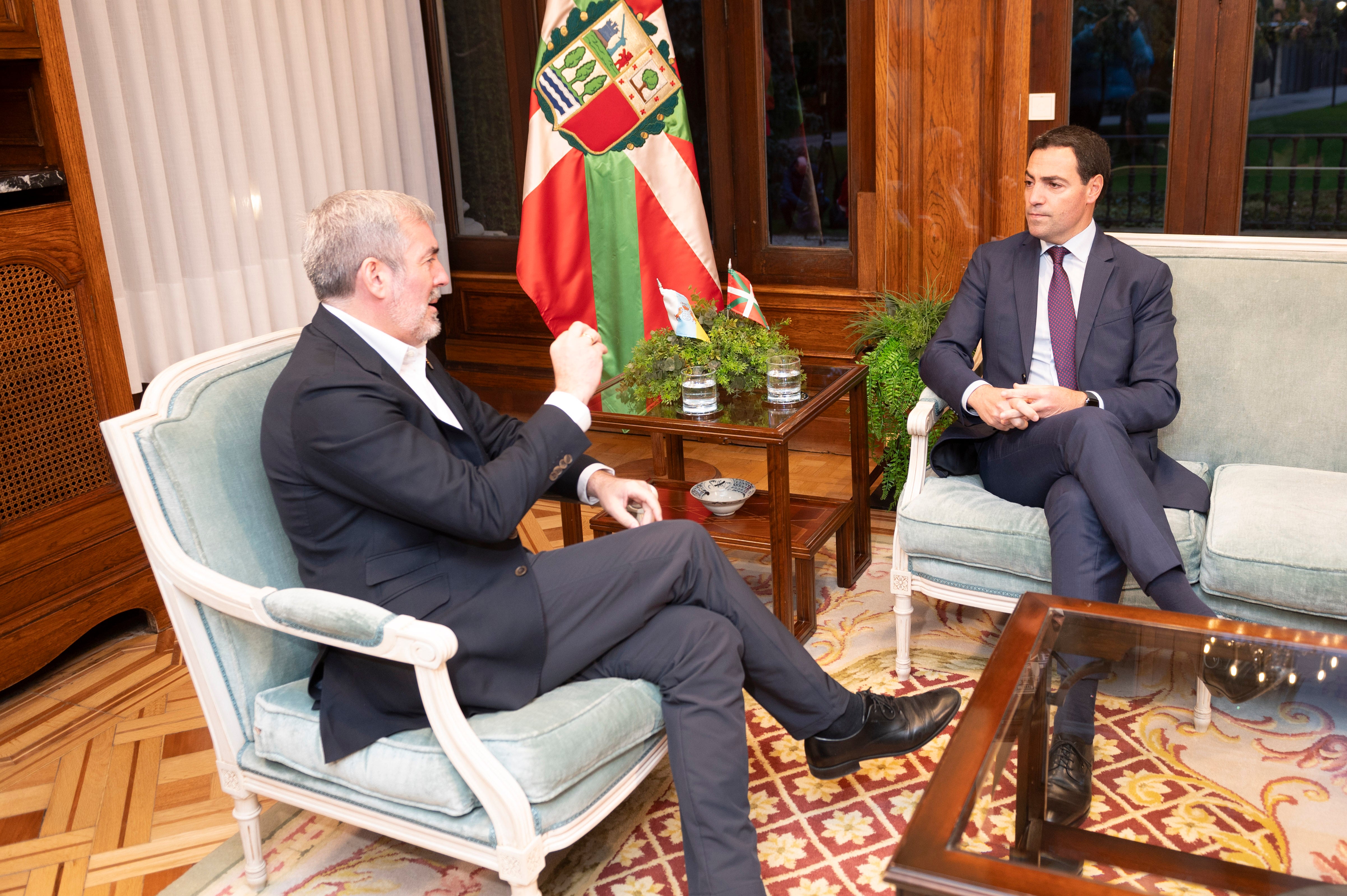 Euskadi y Canarias proponen un acuerdo para los menores migrantes al margen del Estado Euskadi y Canarias proponen un acuerdo para los menores migrantes al margen del Estado