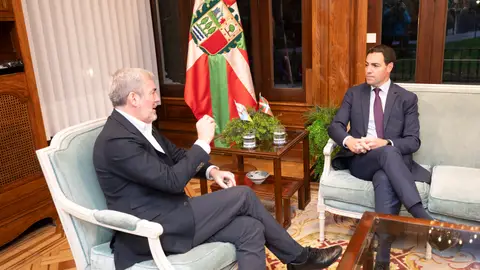 Euskadi y Canarias proponen un acuerdo para los menores migrantes al margen del Estado Euskadi y Canarias proponen un acuerdo para los menores migrantes al margen del Estado